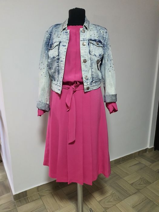 Rochie superba cu pliuri elegante, cordon in talie;