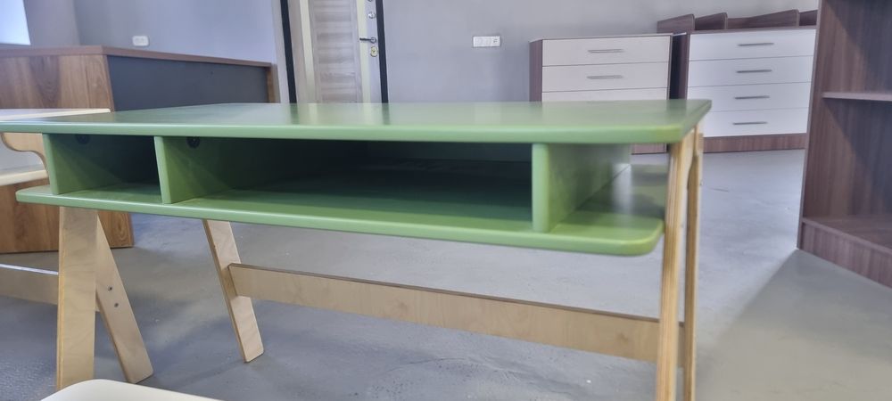 Bolalar parta va stuli