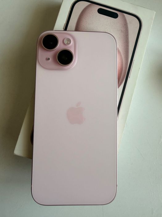 iPhone 15 розовый