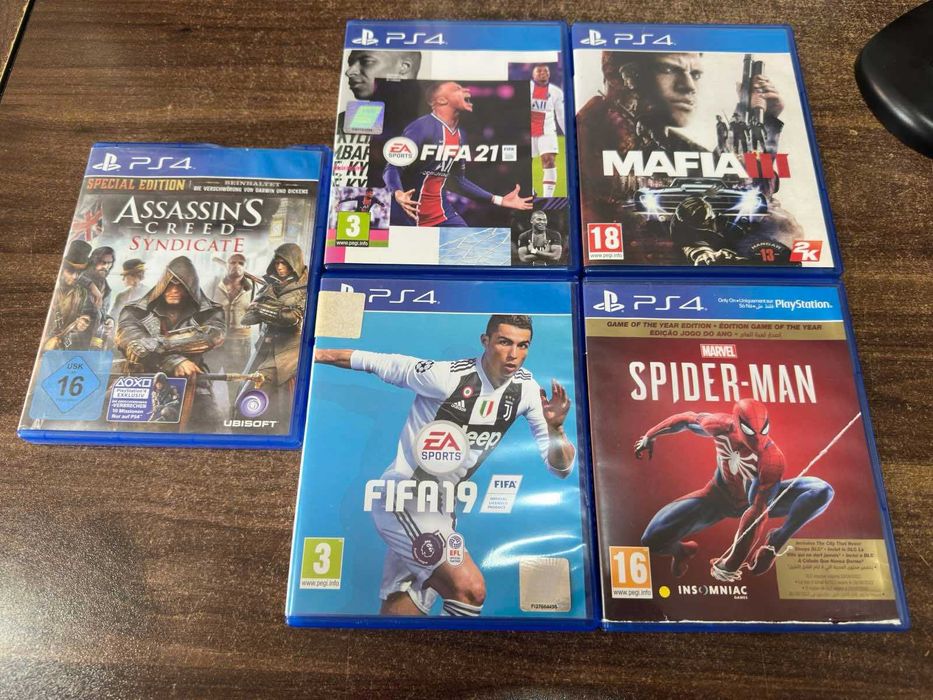 Playstation 4 Slim 500gb с 2 джойстика, 5 игри и зарядна станция