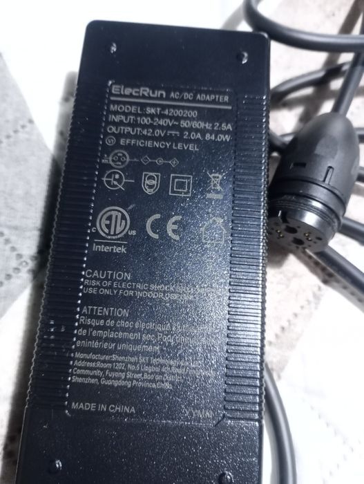 Зарядно 42 волта магнитно