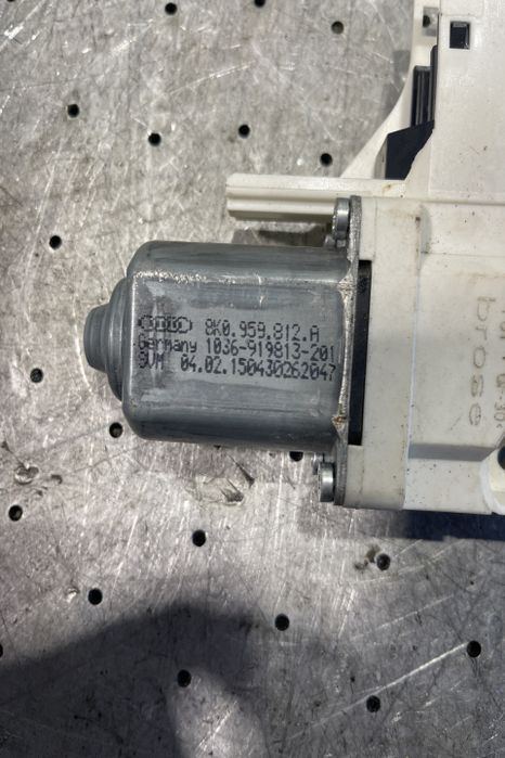 Motoras macara geam spate dreapta 8K0.959.812.A Volkswagen VW Touareg