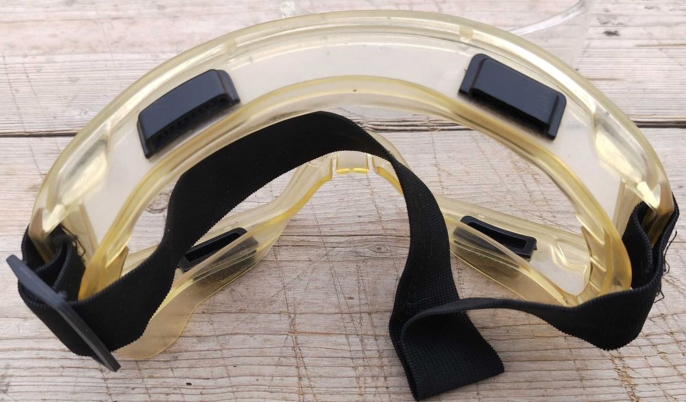 Очки защитные строительные.