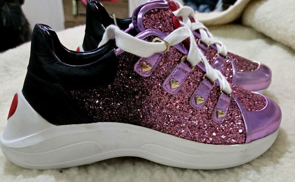 Love Moschino оригинални дамски сникърси 38 номер