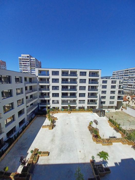 Тристаен апартамент, Център