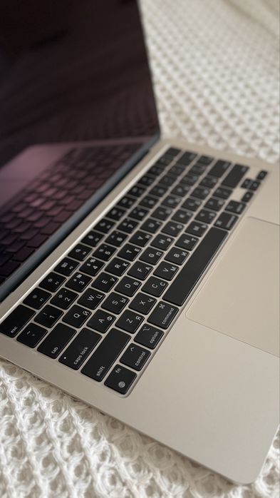 macbook air 13 M3 8/512 gb