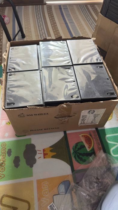 DVD,CD disk karobkasi sotiladi 165 tasi 100.000 holati yahshi