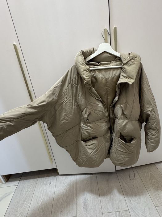 Продам бежевый пуховик