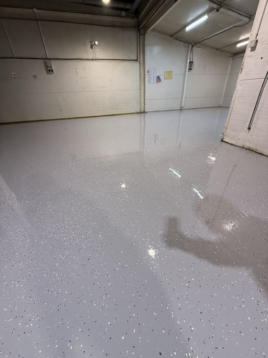 Pardoseala Epoxidica Industriala pentru Hale, Fabrici și Service-uri