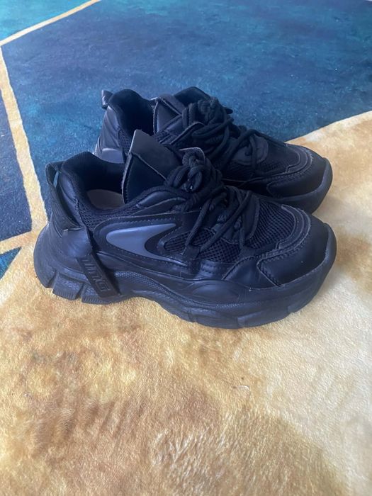 Adidasi in condiții bune