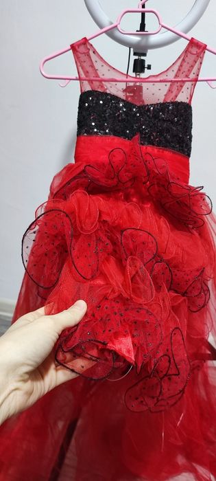 Платье с шелифтом