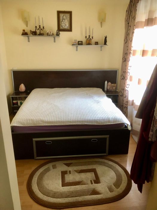 Vand apartament cu patru camere decomandat