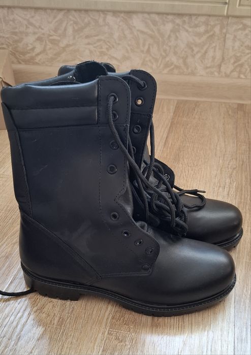 Военные ботинки с высоким берцем