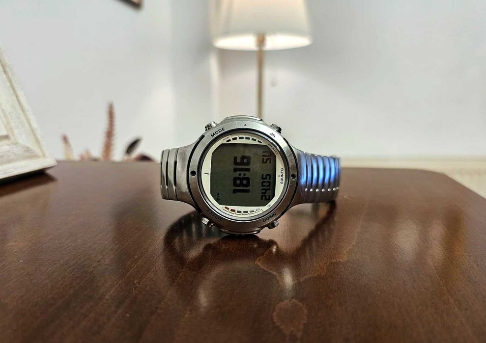 Ceas computer de scufundări Suunto D6 – set complet, cutie, acte, cablu, curea rezervă