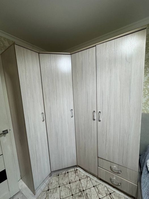 Продам Шкаф угловой