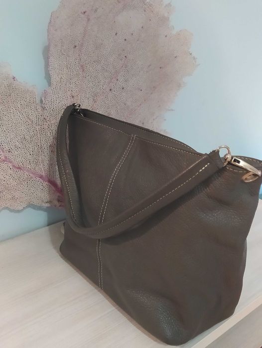 Сива кожена чанта, дамска – класически среден размер