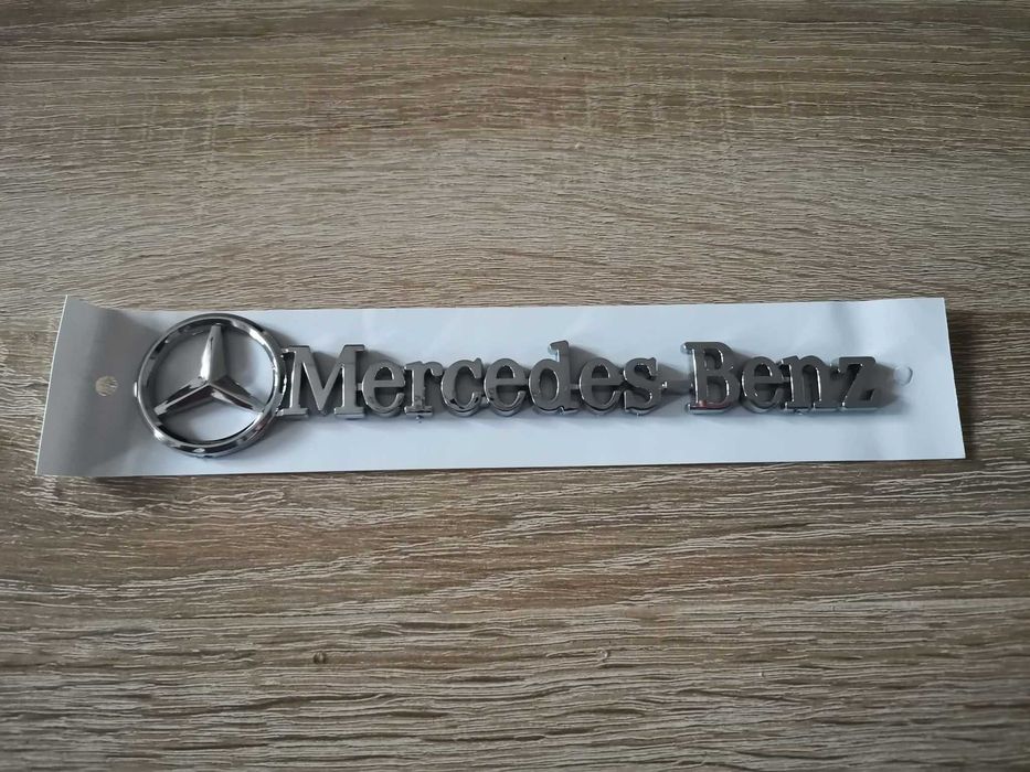 сребрист надпис Mercedes-Benz малък размер