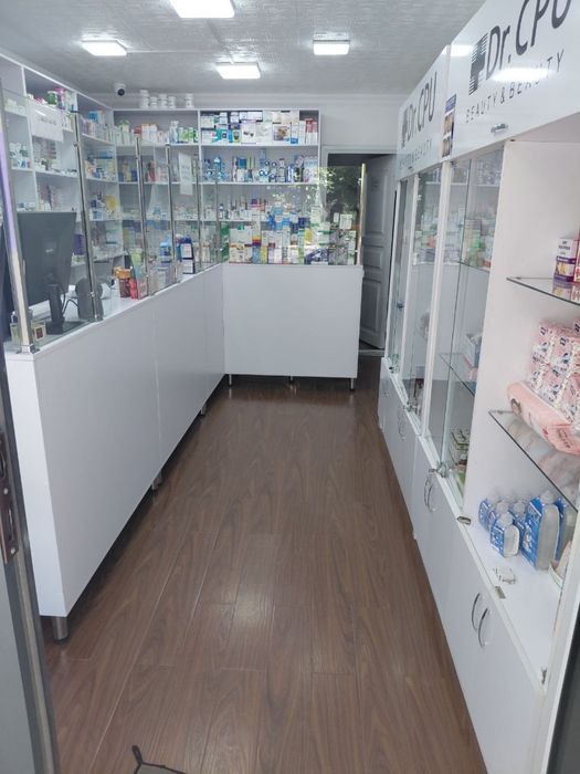 Продаеться мебель для аптеки