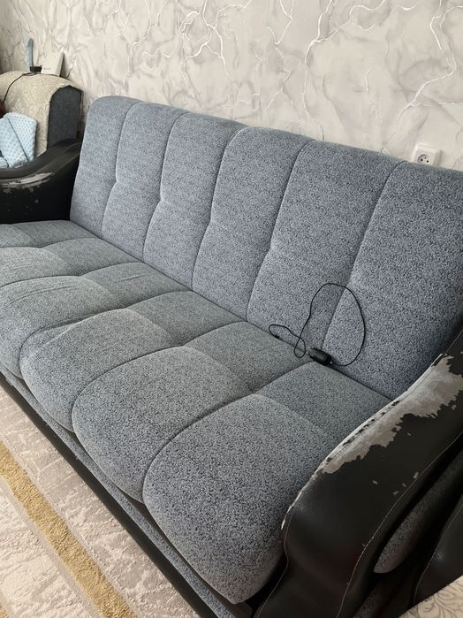 Продам мягкий уголок ,почти за даром