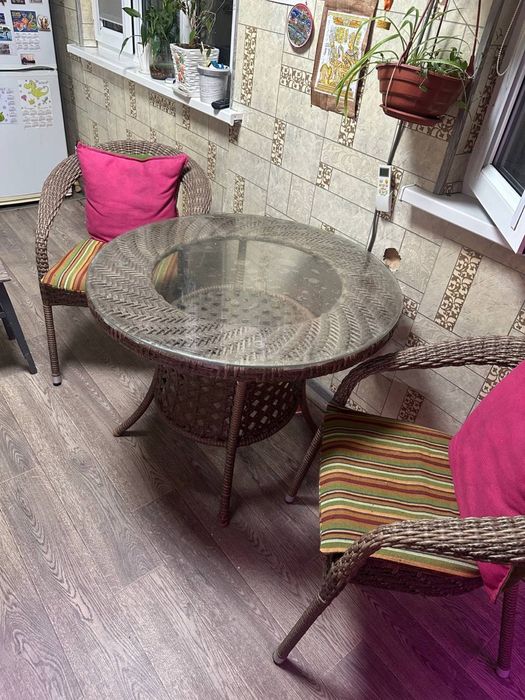 Продается плетеный комплект стол + 4 стула CHINAR