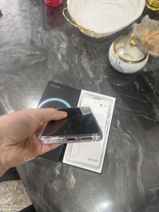 Продам телефон новый V50Lite