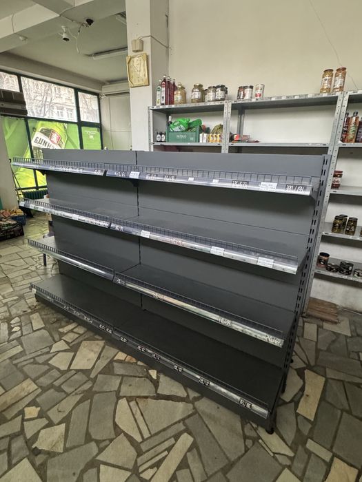 Островен стелаж за магазин