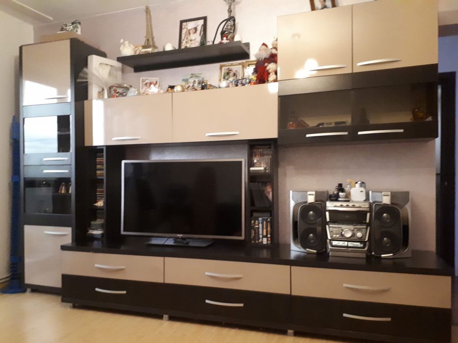 Biblioteca pentru living