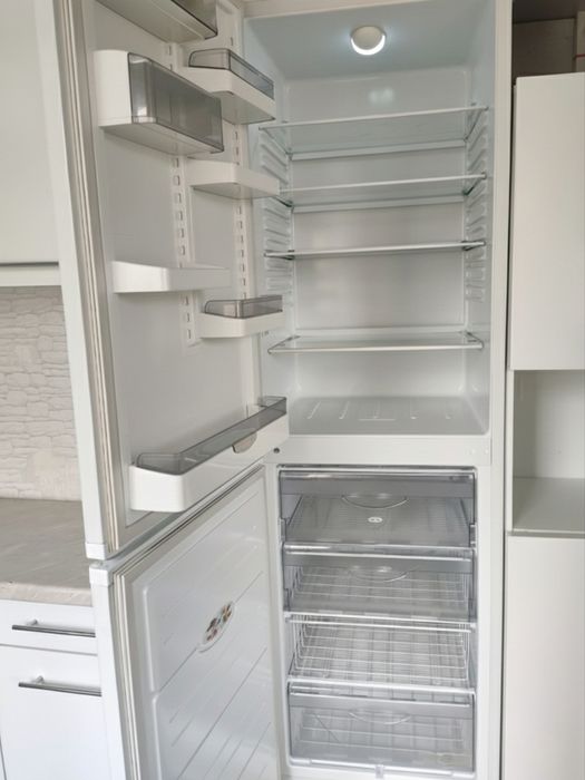 Холодильник "Атлант" (ХМ-6025, вместительный)