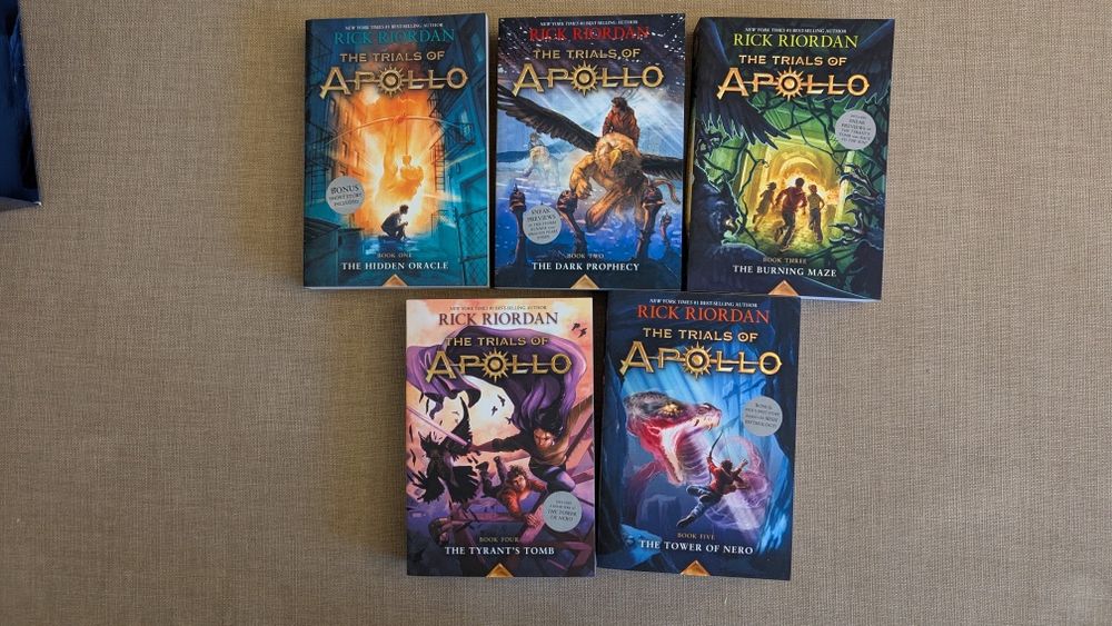 Рик Риърдън, поредица "Изпитанията на Аполон", на англ. език