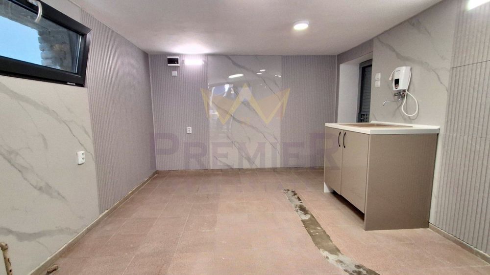 Дава се под наем Офис в Варна, Център - 20 кв.м за 350 € - Снимка #1