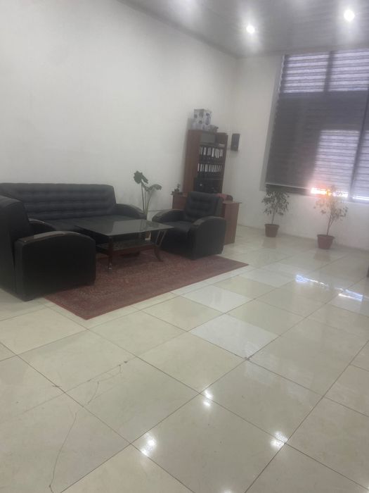 Ofis uchun arendaga joy bor kotta va shinam