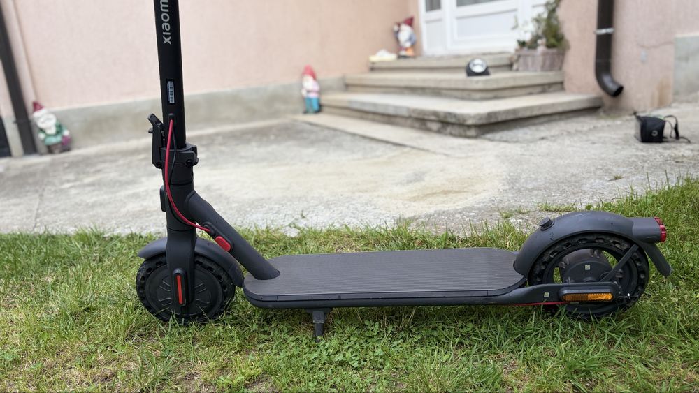 Trotineta electrica Xiaomi cu cauciuri pline- Stare foarte buna , Predare in ploiesti