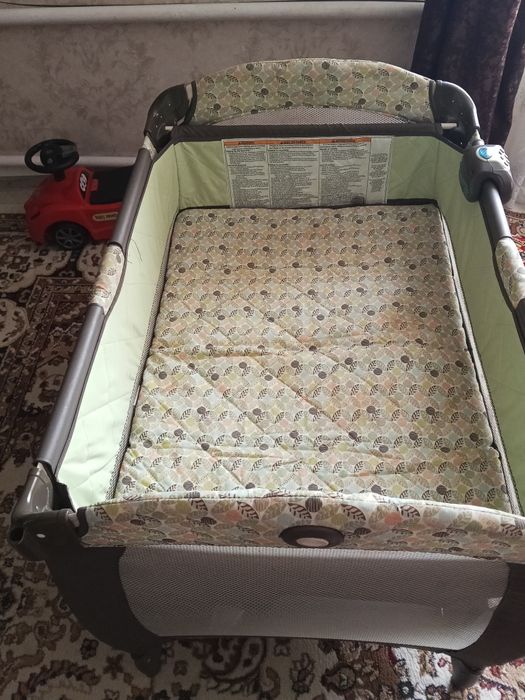 Продам манеж Graco