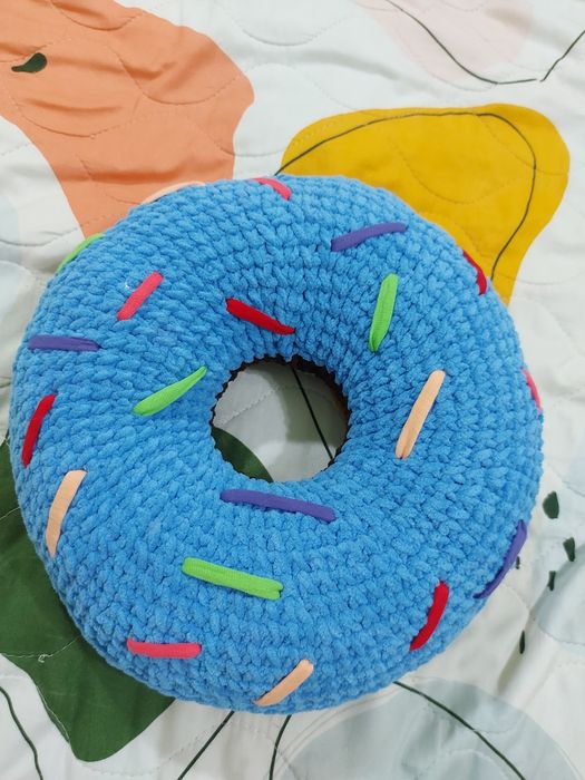 Продам вязаные подушки-пончики