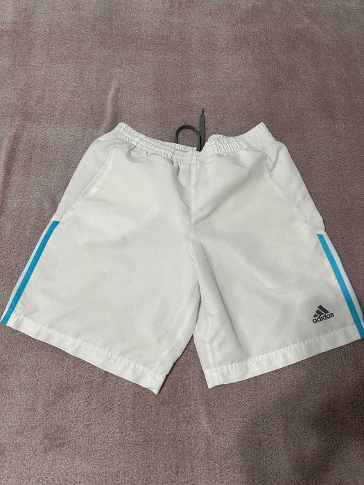 Pantaloni scurti de barbati albi , marca Adidas, marimea M
