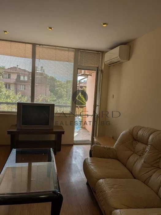 Продава се Четиристаен апартамент в Пловдив, Кючук Париж - 100 кв.м за 1970 €/кв.м - Снимка #1