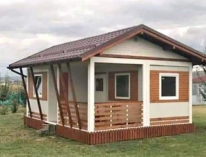 Vând casa pe structură metalică și învelite cu panouri sandwich