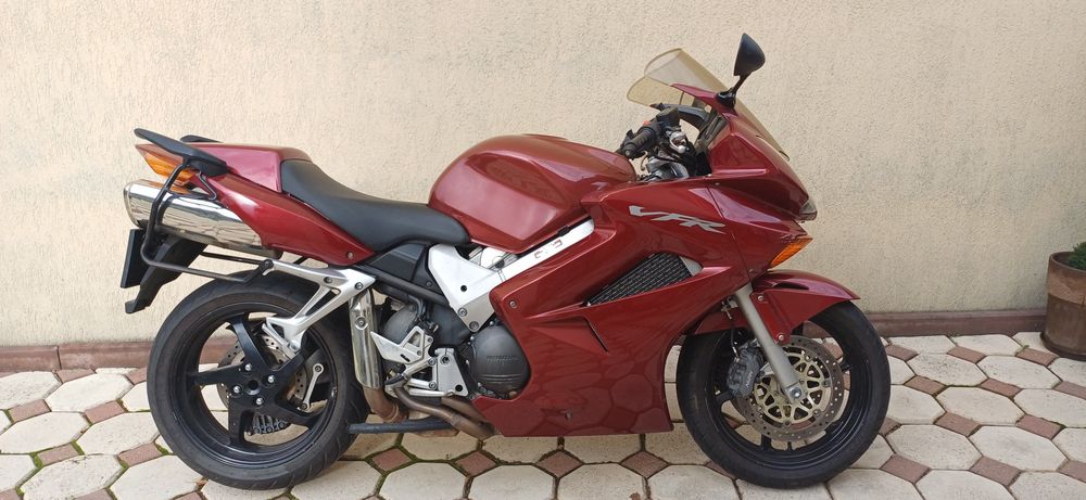 Honda VFR800 v-tech