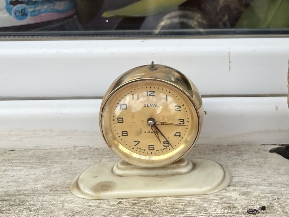 Ceas mecanic de masă Slava Glob / Rachetă - Vintage URSS (11 jewels)
