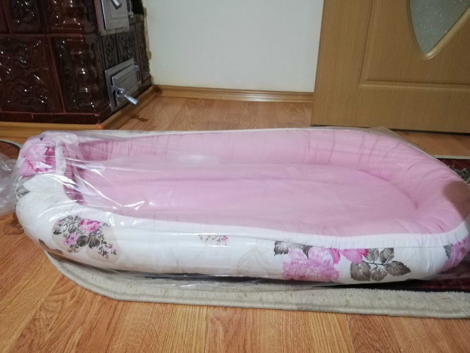 Babynest roz cu floricele