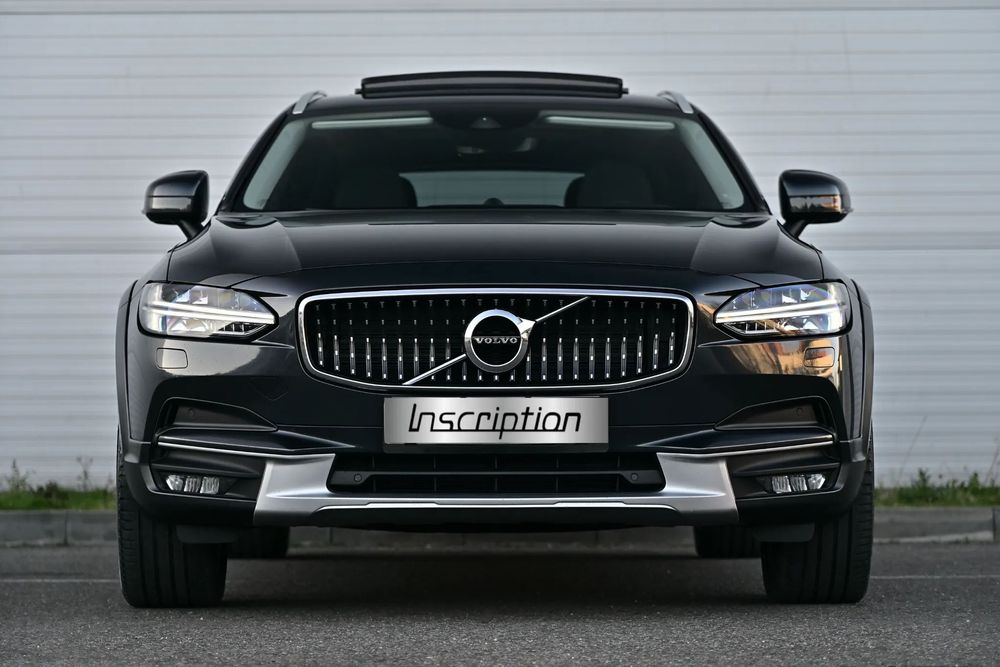 Volvo V90 ==INSCRIPTION==Panorama==B/W Sound==Lane+Side+Distronic==4 zone Clima=