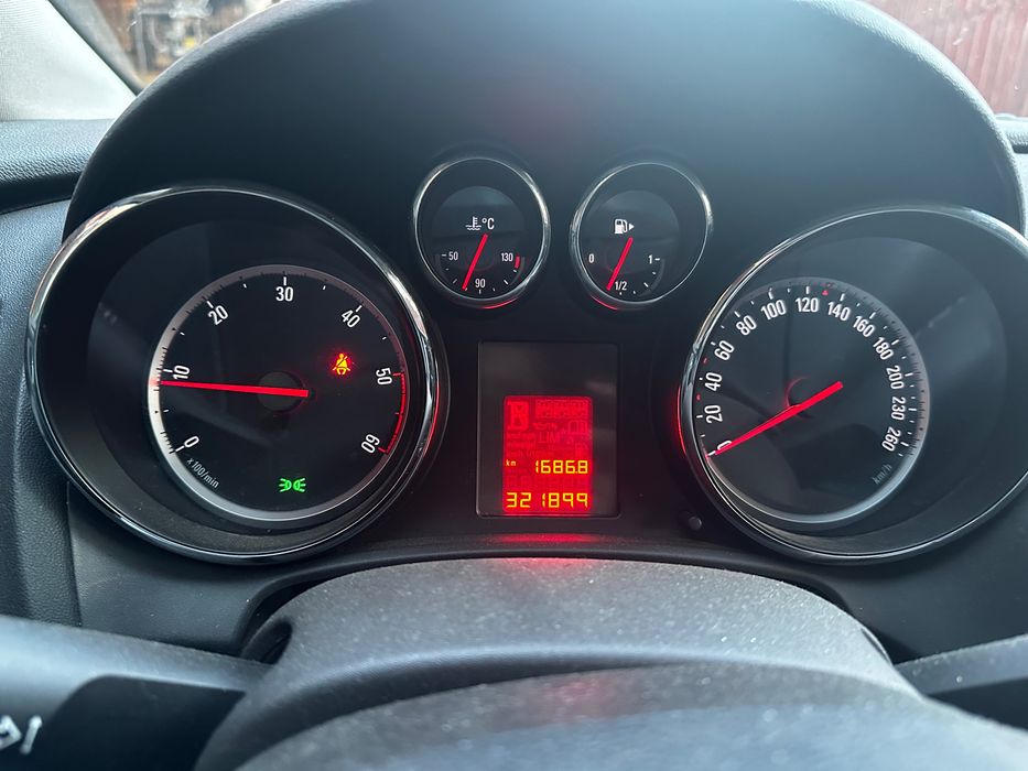 Opel astra J 2012