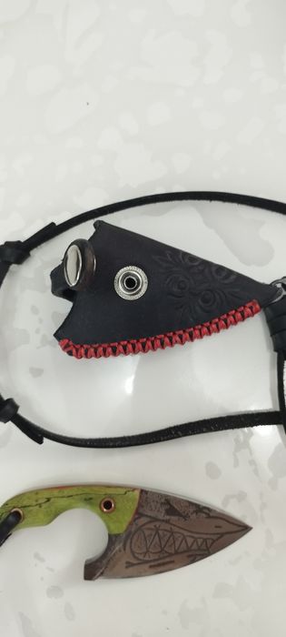 Нож Некър за носене на врат или колан