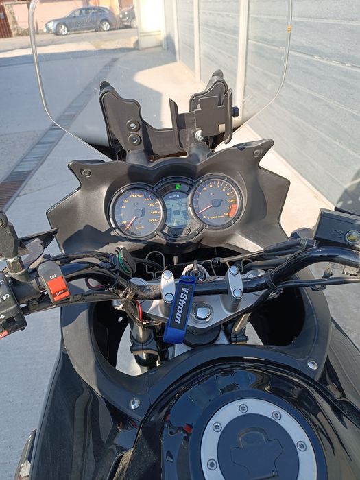 Vând Suzuki V-Storm DL 650+ Cadou