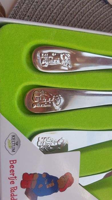 Чисто нов детски комплект за хранене