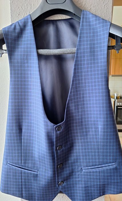 Мъжки костюм от три части, размер 46