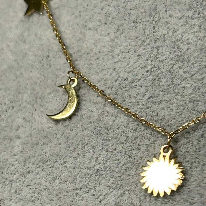 Colier din Aur 14K cu Soare, Lună și Stele – Design Celestial