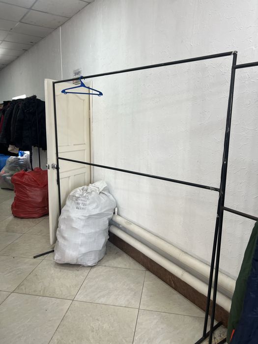 Продаются витрина полки