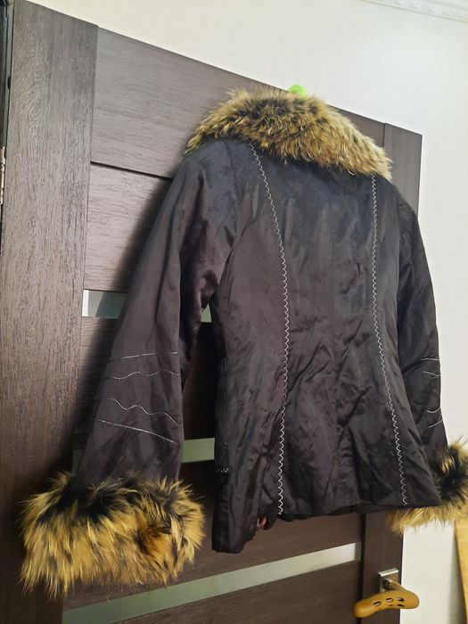 Продам куртку с мехом.