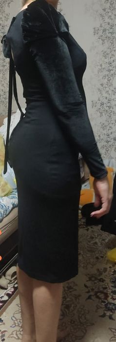 Продам Платье,кофты разные